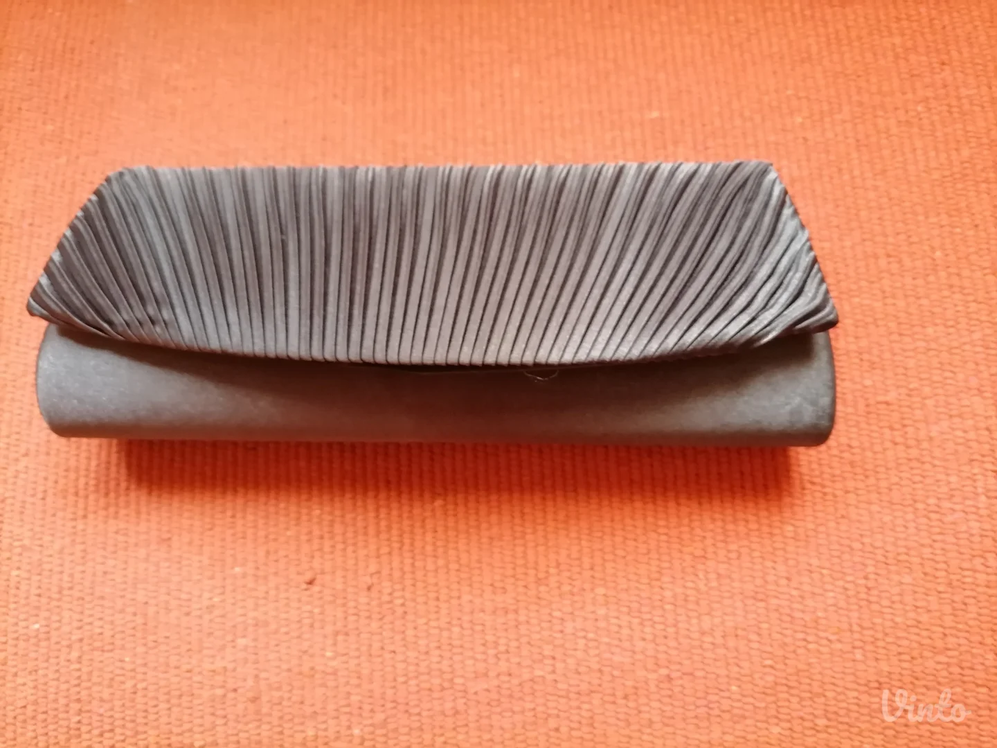 Nova siva svečana tašnica