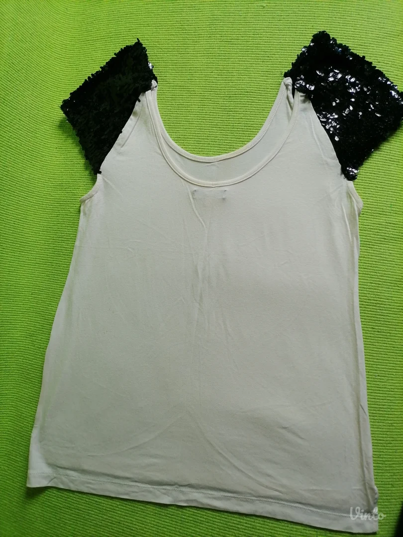 Zanimljiva majica Bershka M