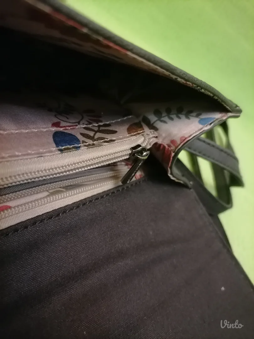 Nova tašnica DAVID JONES