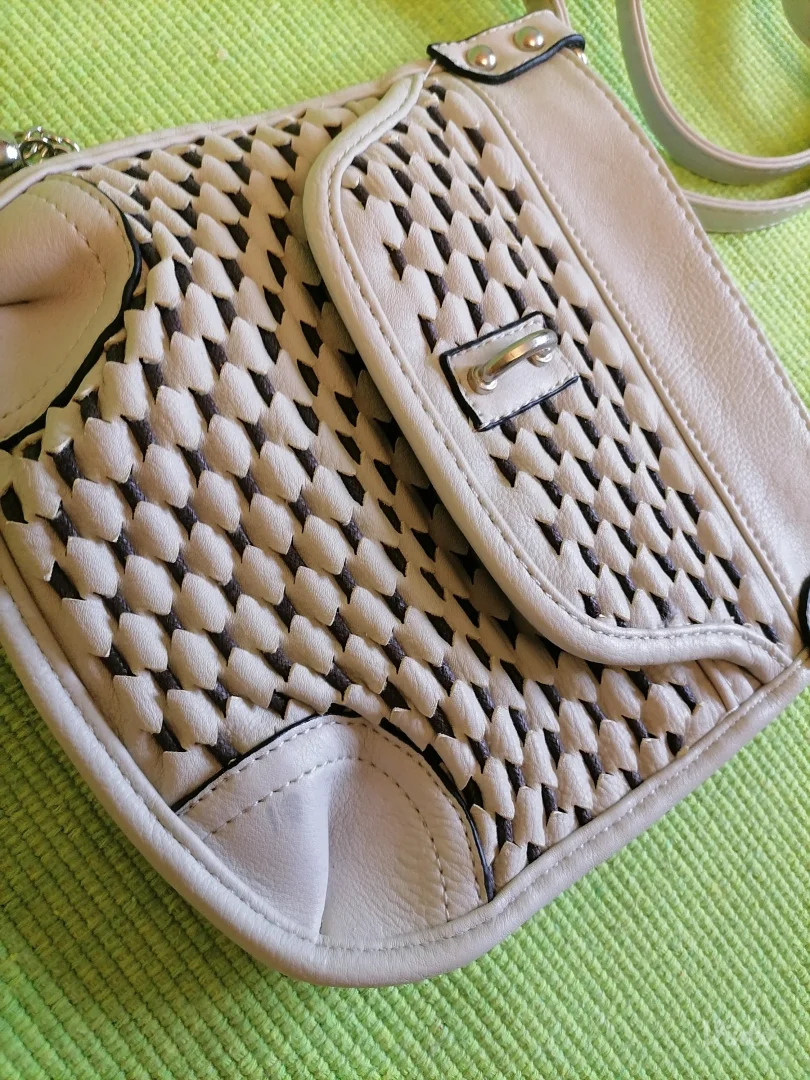 Nova mala siva tašnica