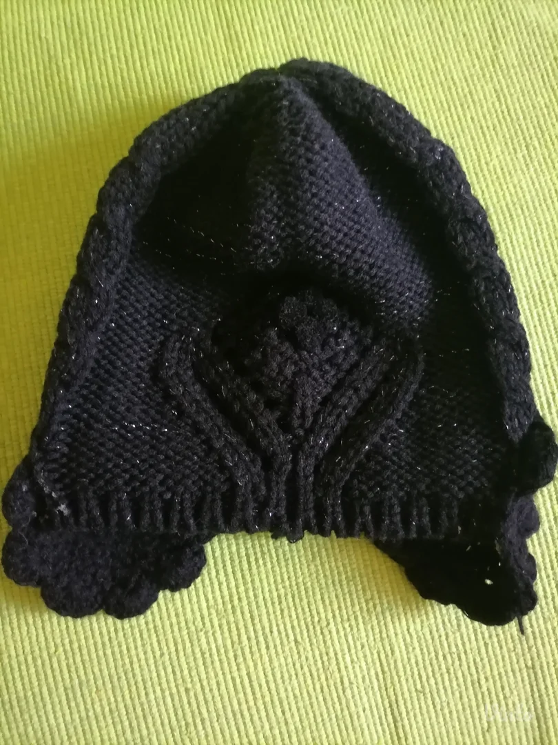 Nova crna zimska vunena kapa