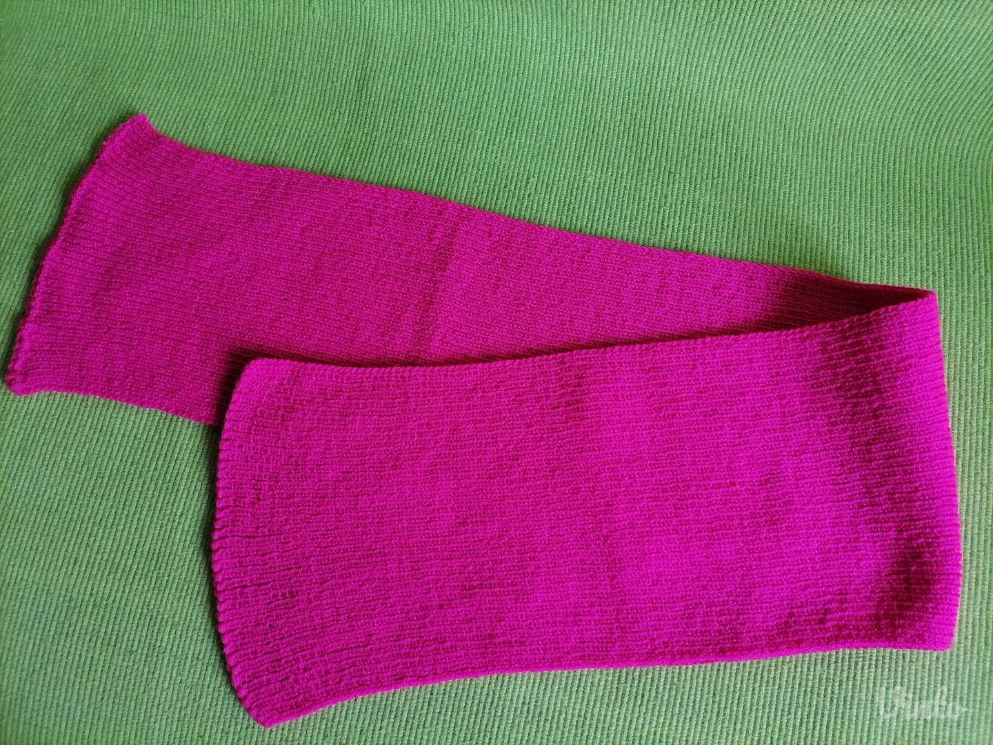 Nov ručno štrikani ciklama šal