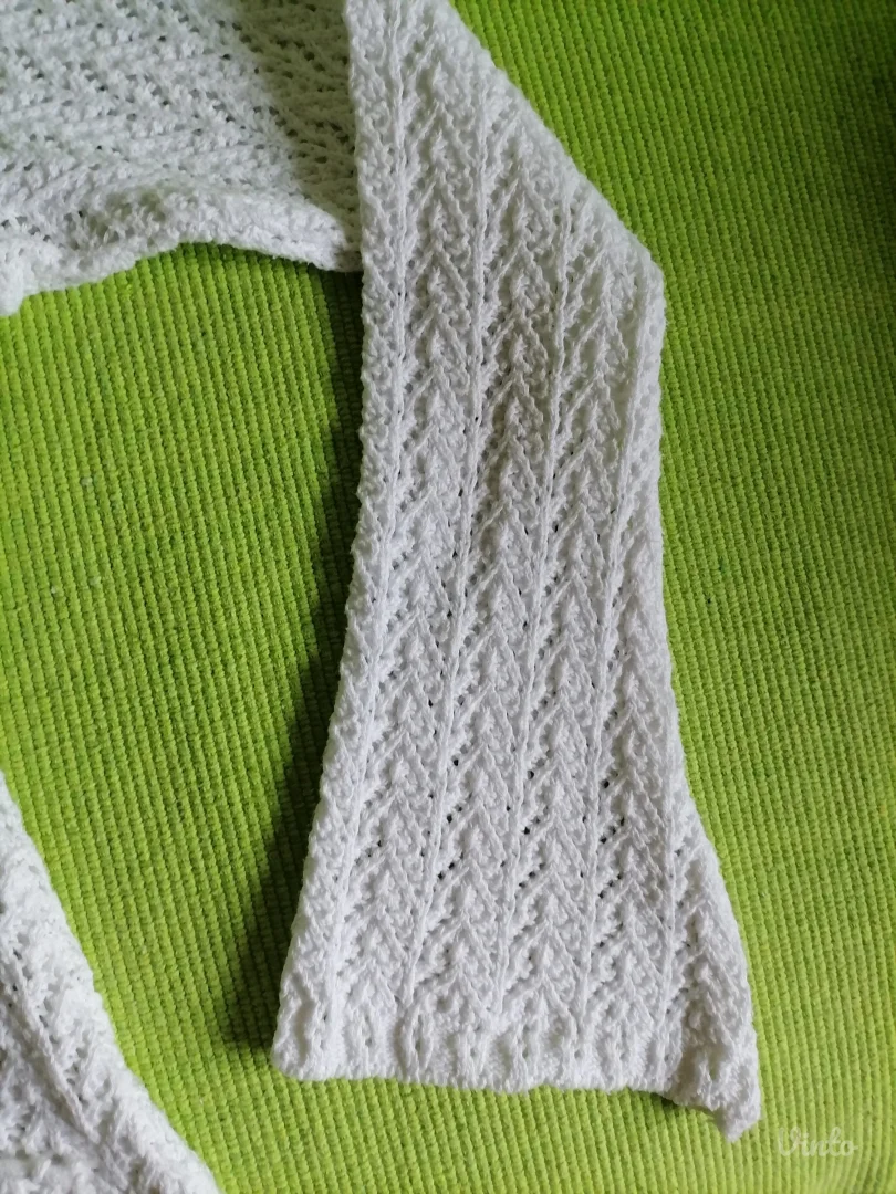 Beli pamučni džemperić S