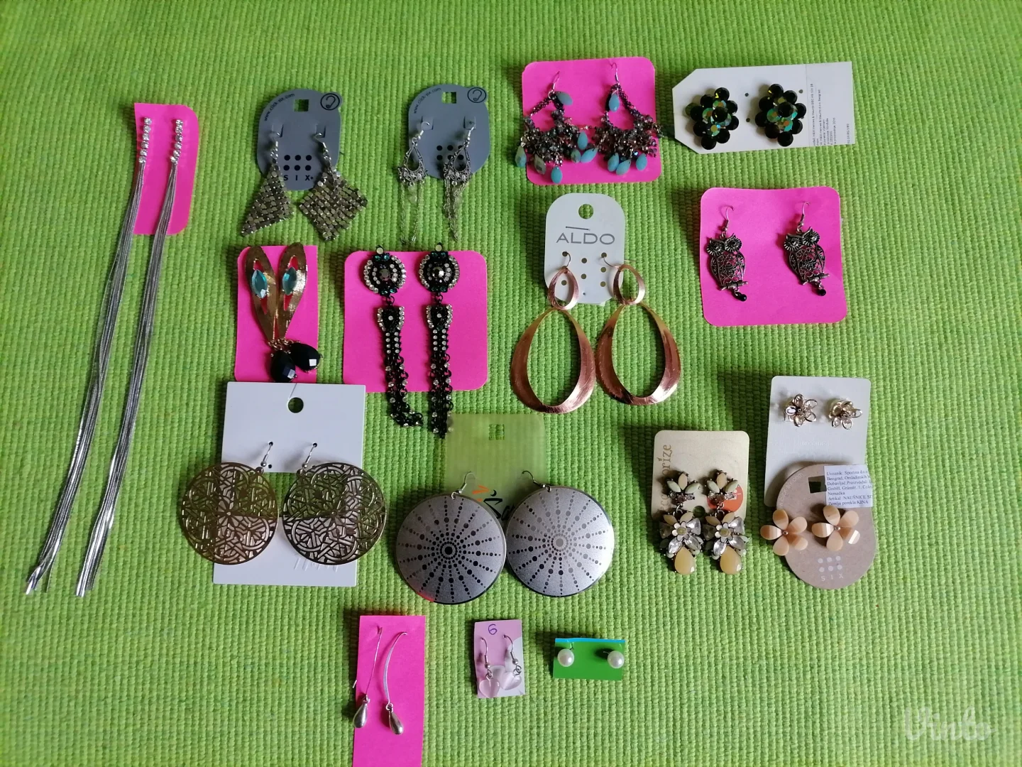 Lot novih minđuša bižuterije