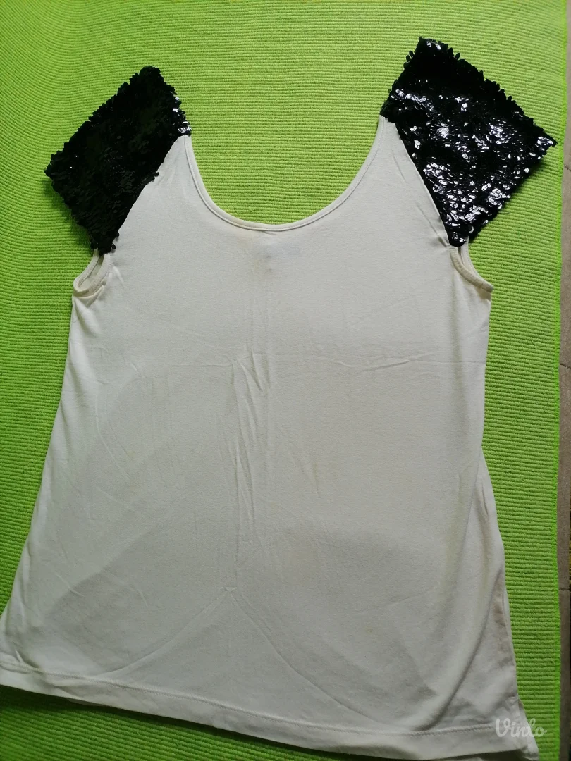 Zanimljiva majica Bershka M