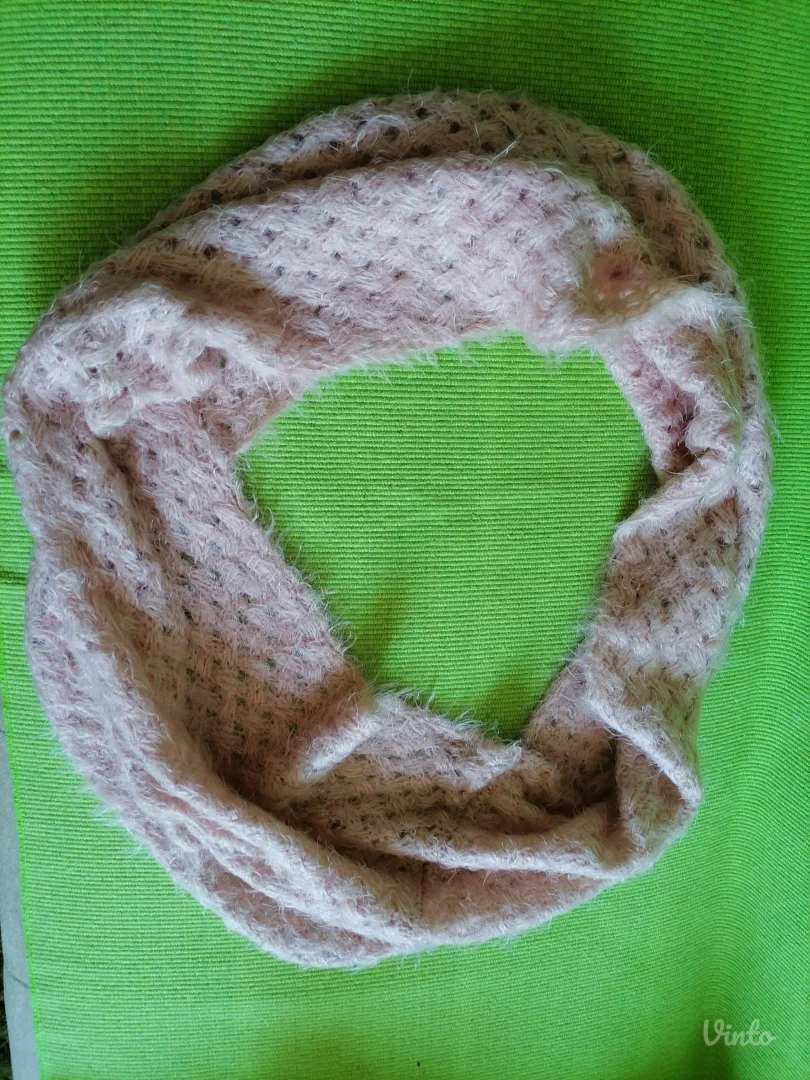 Roze okrugli šal nov