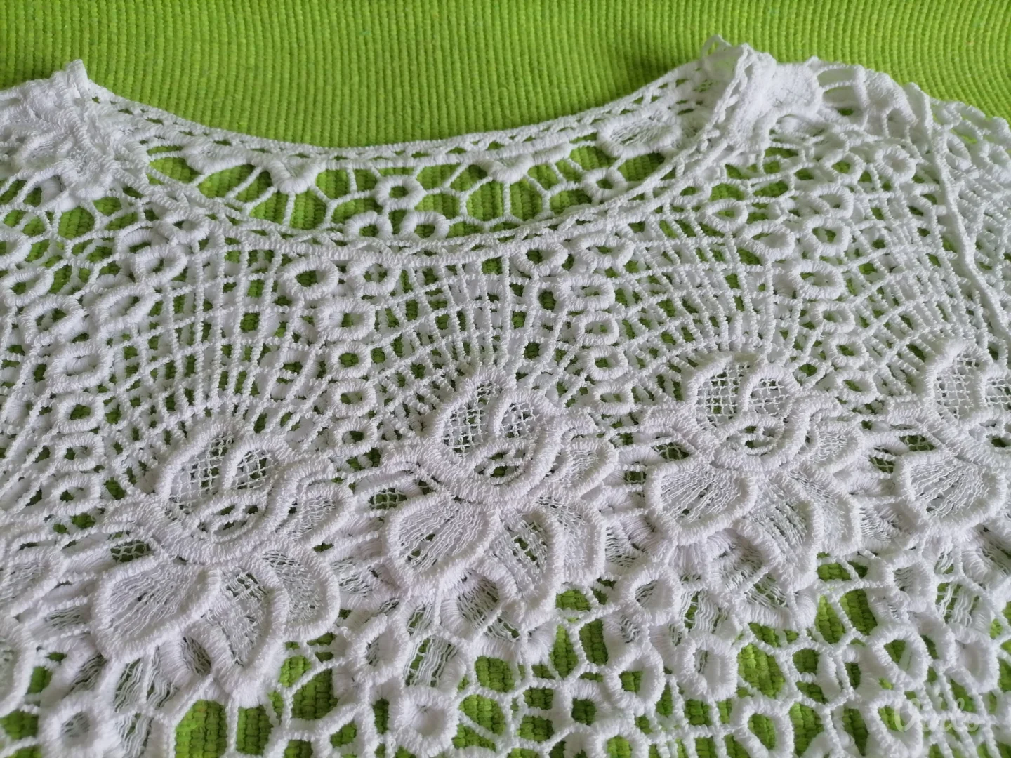 Top beli čipkasti končani S/M