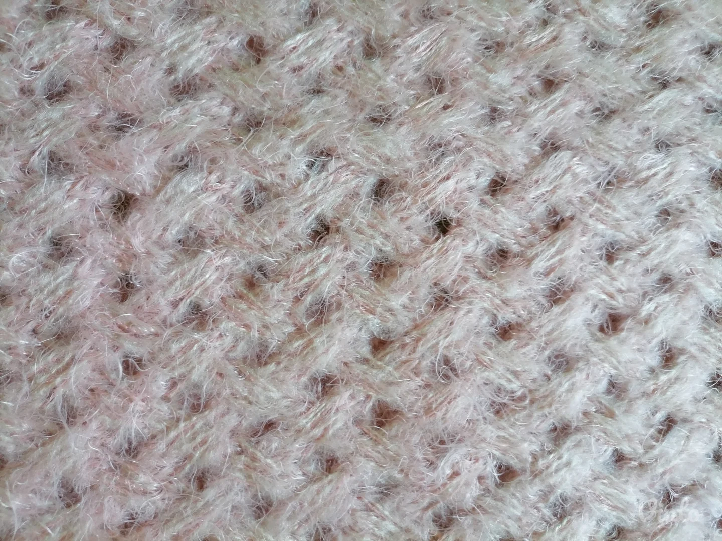 Roze okrugli šal nov