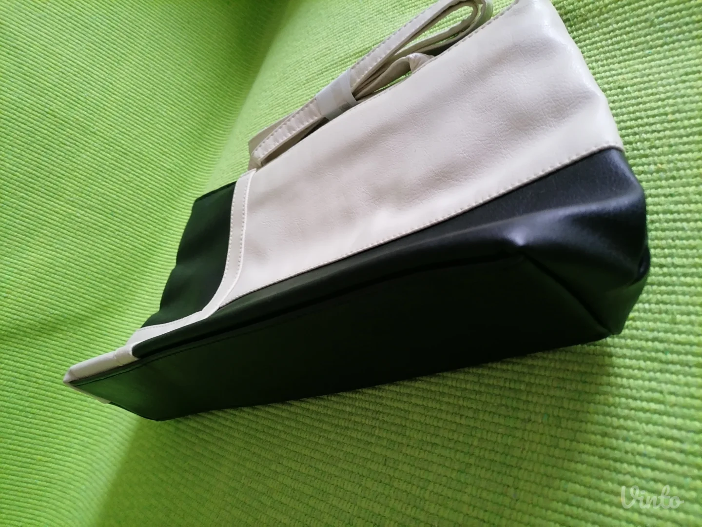 Nova crno-bela tašnica