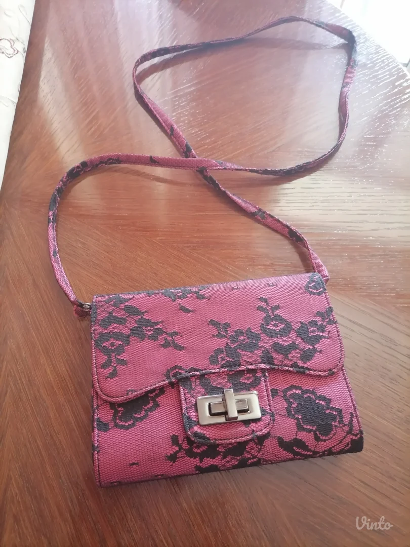 Zara bordo crna čipkasta tašnica kao nova