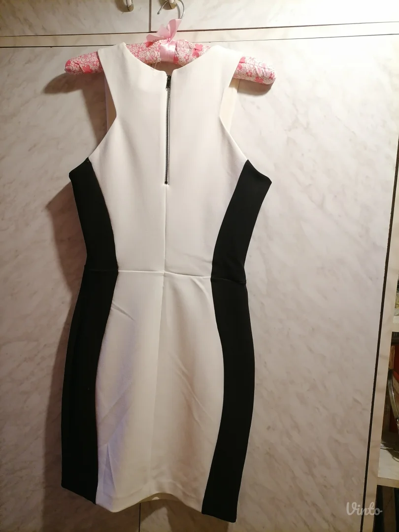 Nova sa etiketom haljinica MANGO  S