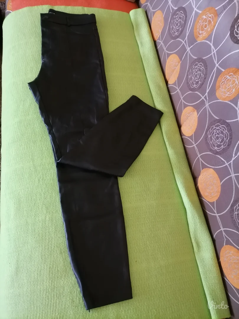 Nove crne pantalone od eko kože Zara  L