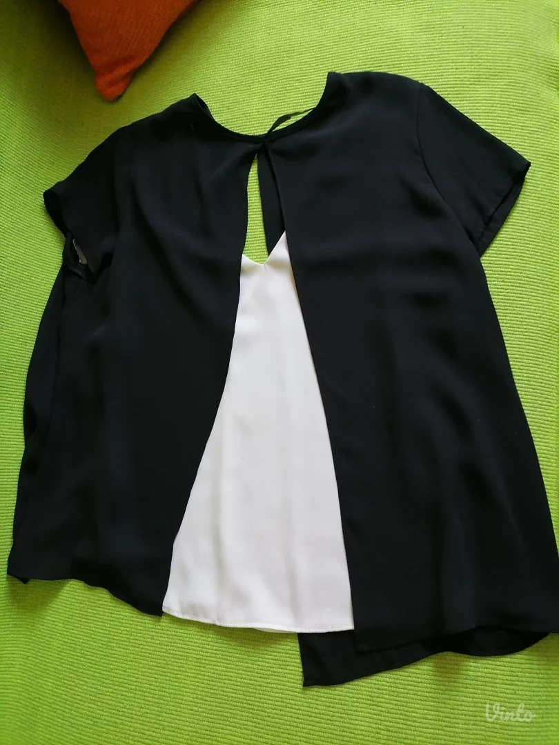 Crno bela bluzica Zara Trafaluc  M