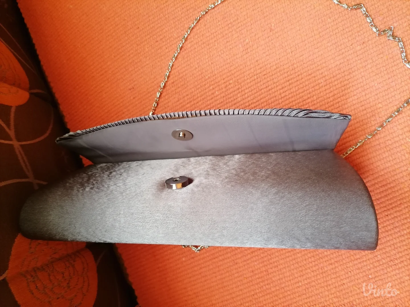 Nova siva svečana tašnica