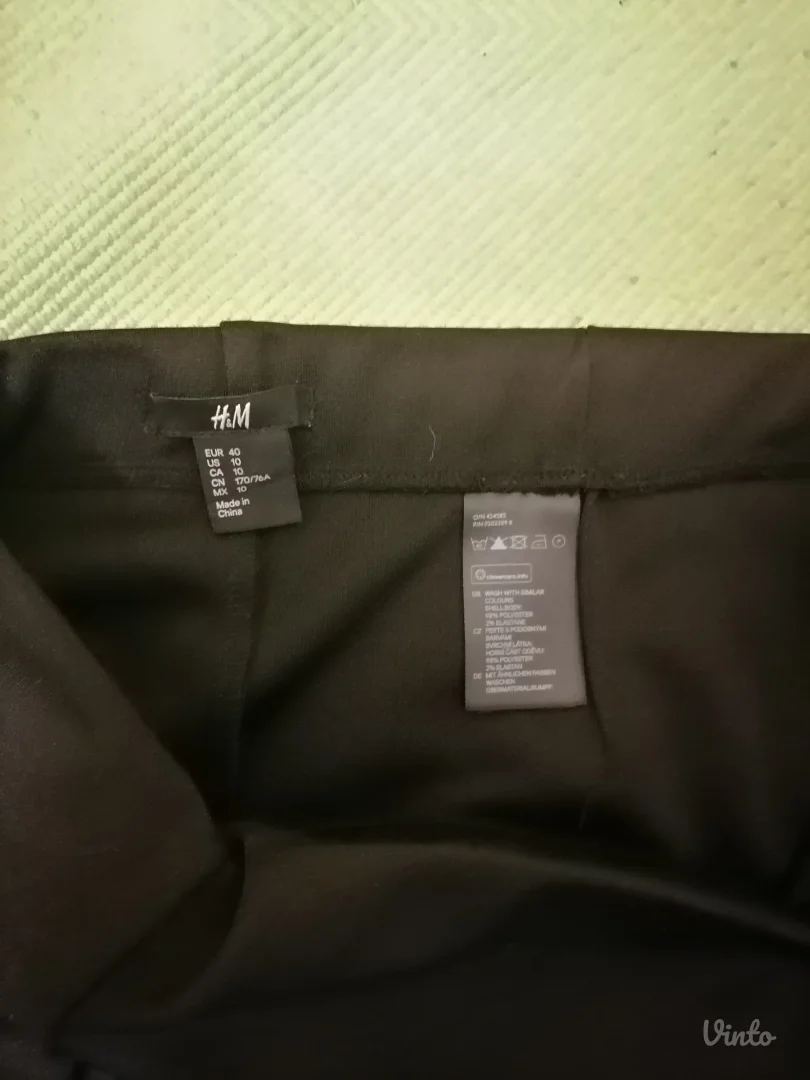 Nova mini uska crna suknjica H&M  40
