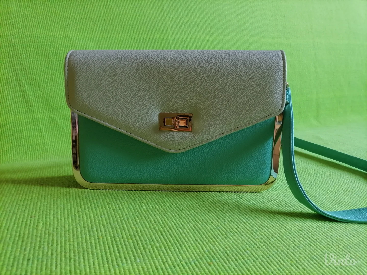 Nova tirkizna tašnica za rame