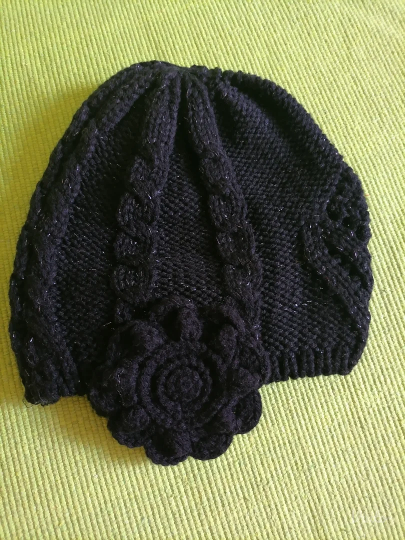 Nova crna zimska vunena kapa