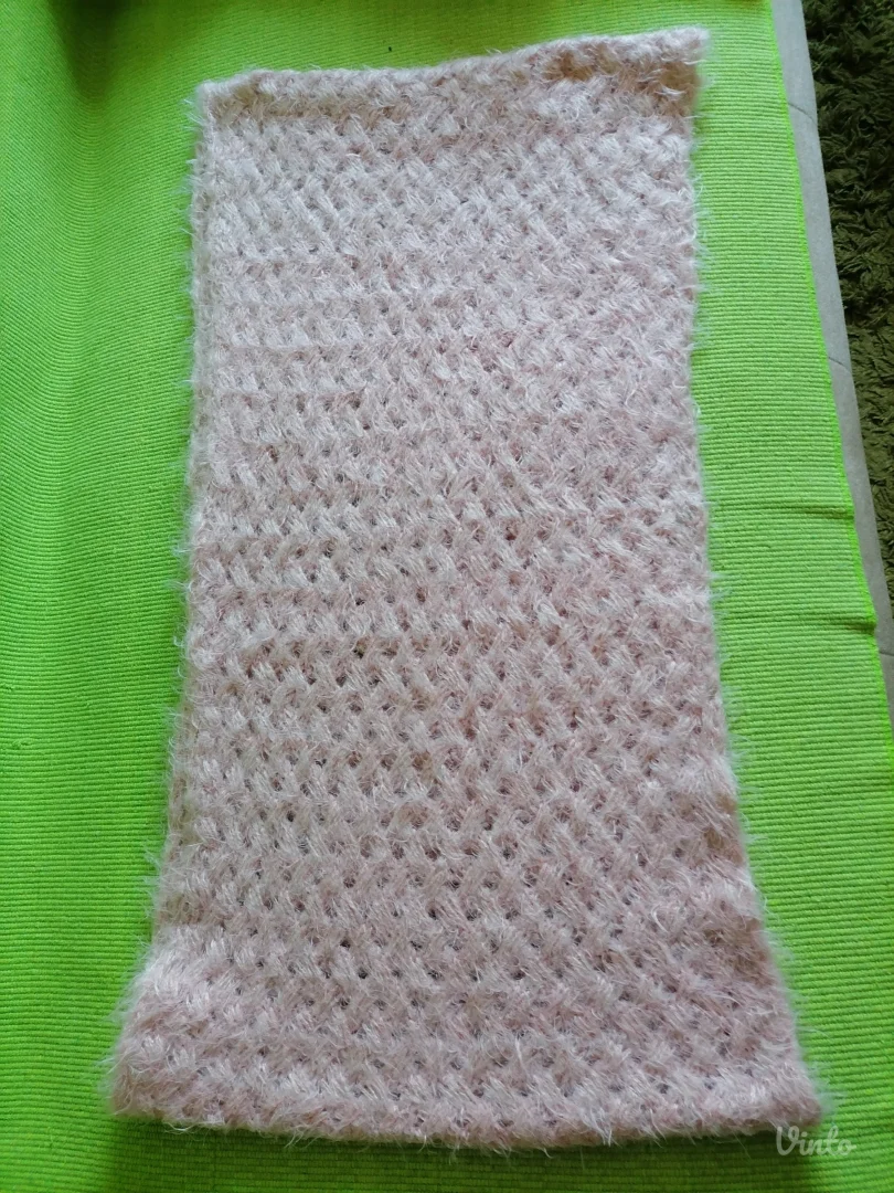 Roze okrugli šal nov