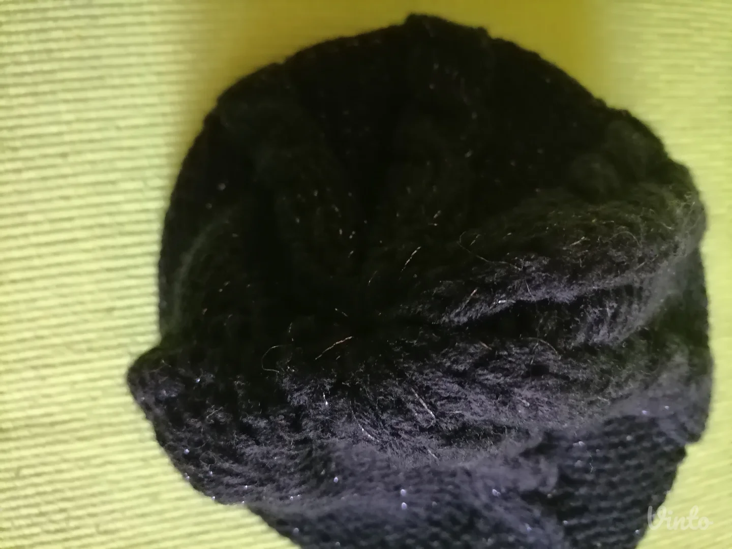 Nova crna zimska vunena kapa