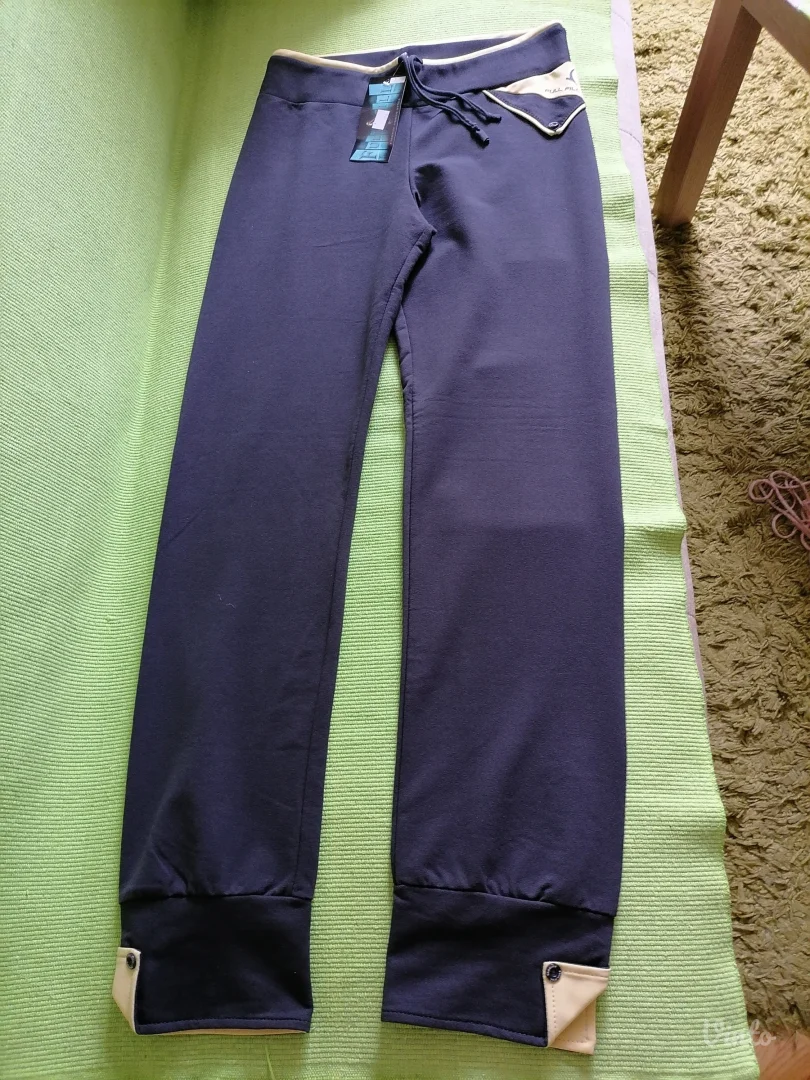 Nov donji deo trenerke sa etiketom  L