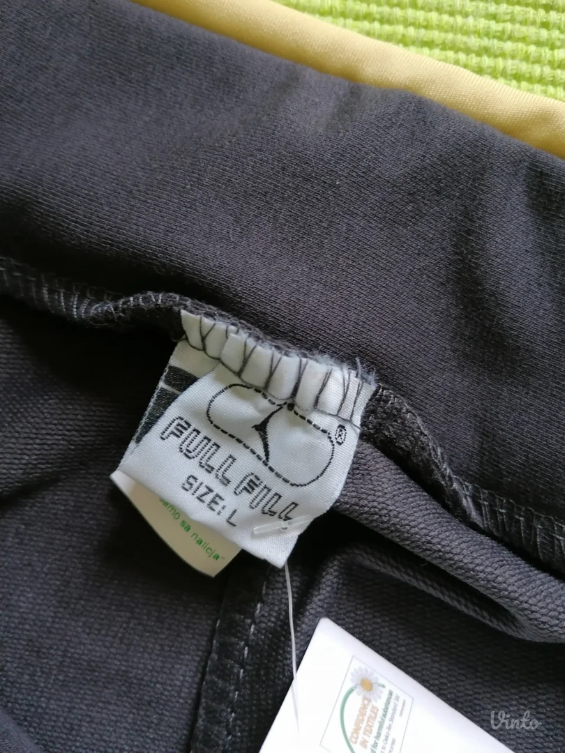 Nov donji deo trenerke sa etiketom  L