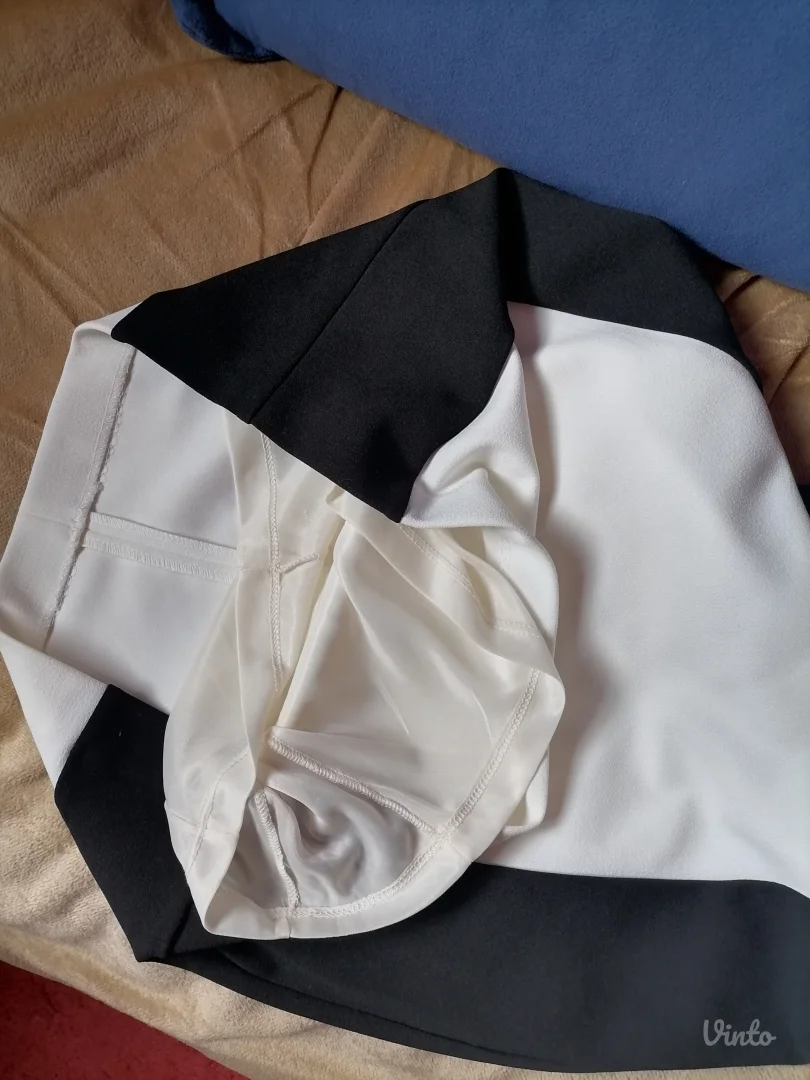 Nova sa etiketom haljinica MANGO  S