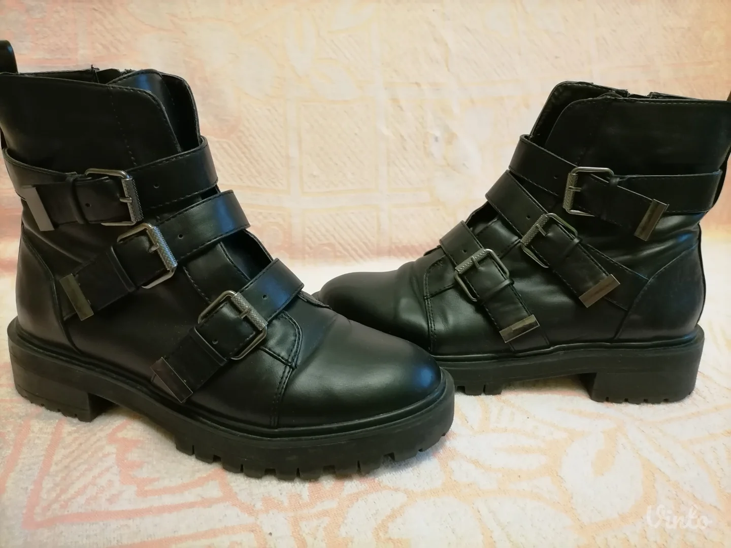 Crne čizmice Stradivarius 40