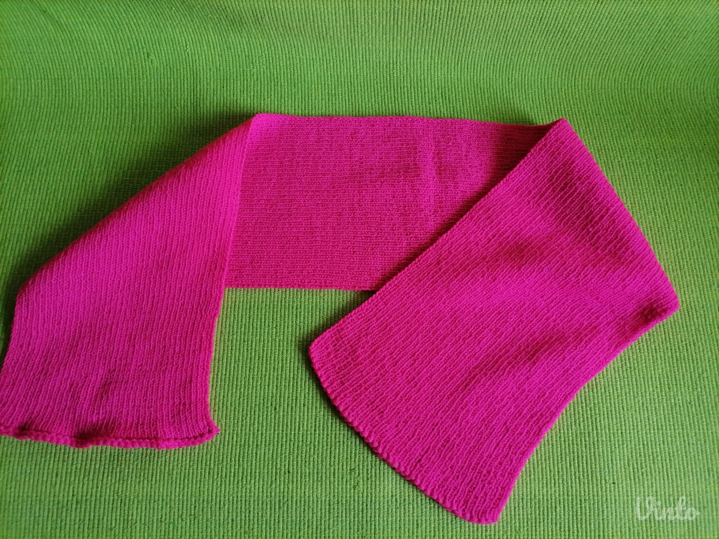 Nov ručno štrikani ciklama šal