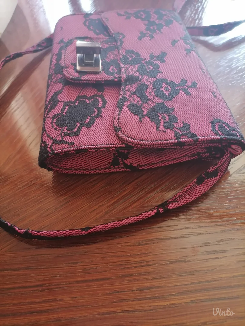 Zara bordo crna čipkasta tašnica kao nova