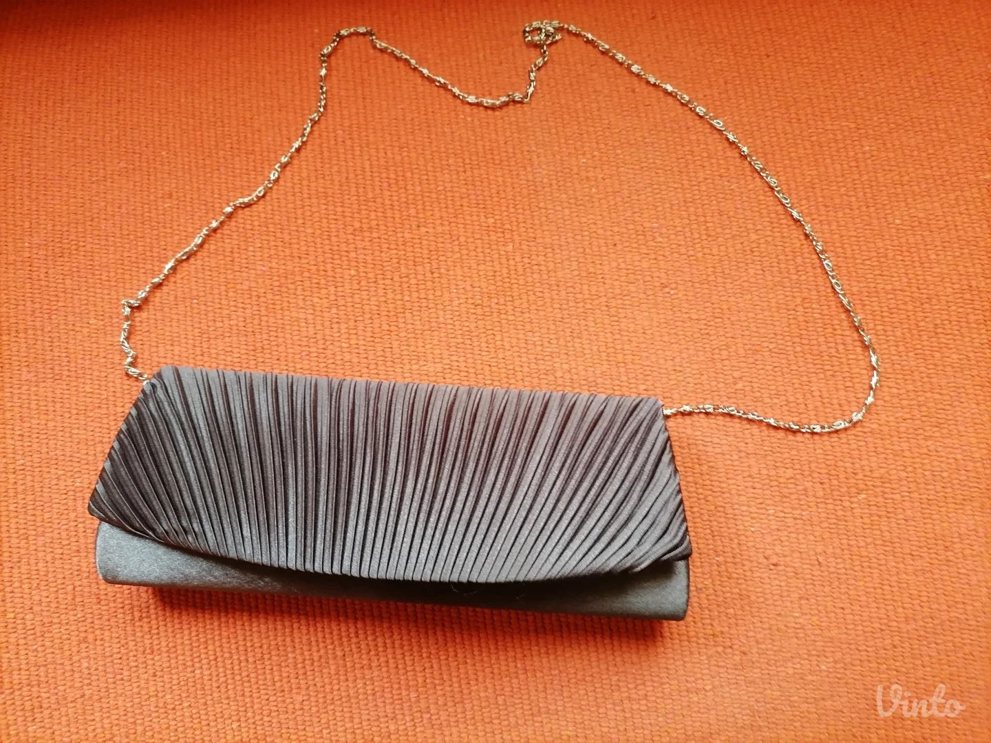 Nova siva svečana tašnica