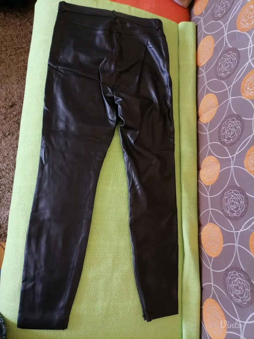 Nove crne pantalone od eko kože Zara  L