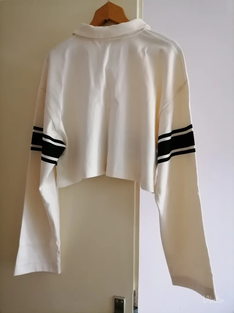 Nov crop top sa dugim rukavima Zara M