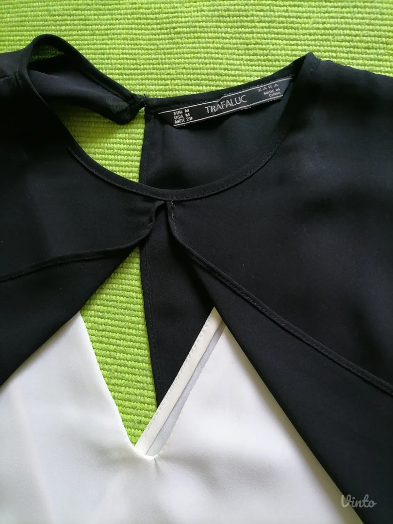 Crno bela bluzica Zara Trafaluc  M