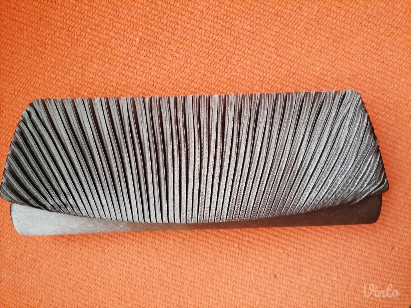 Nova siva svečana tašnica