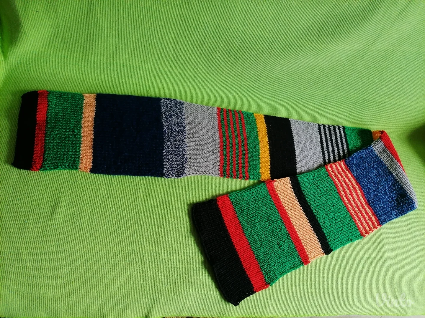 Unikatni ručno štrikani šal nov