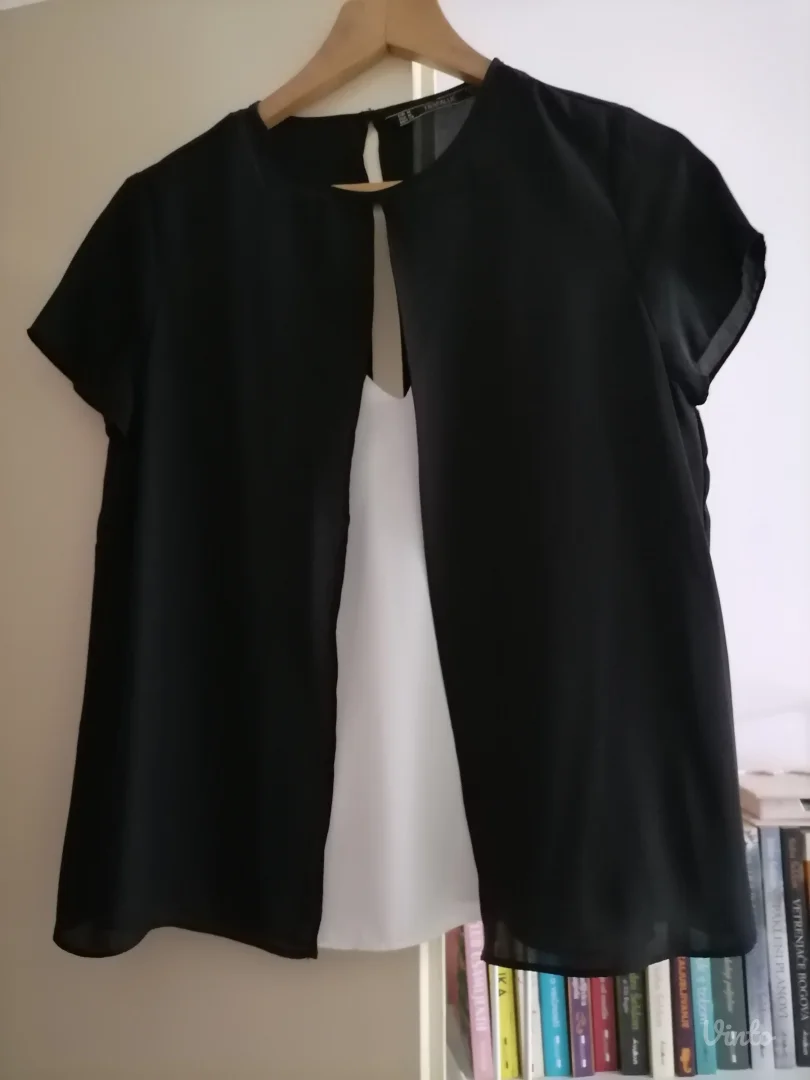 Crno bela bluzica Zara Trafaluc  M