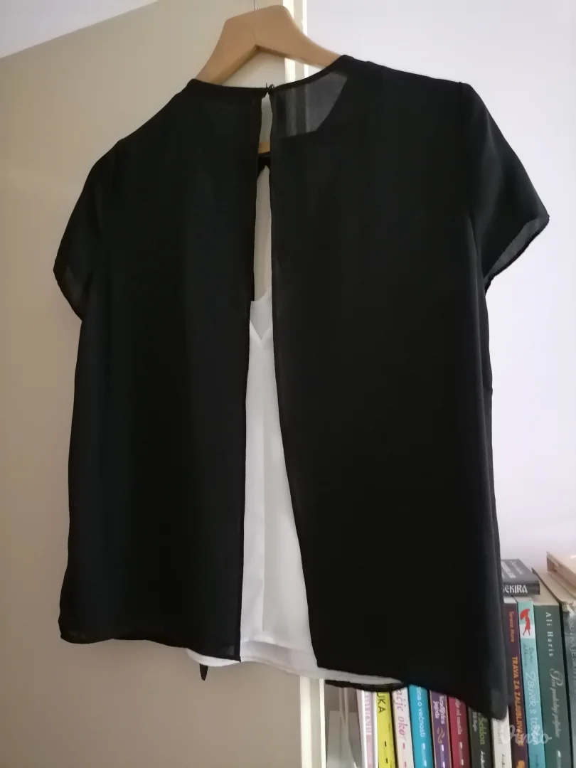 Crno bela bluzica Zara Trafaluc  M