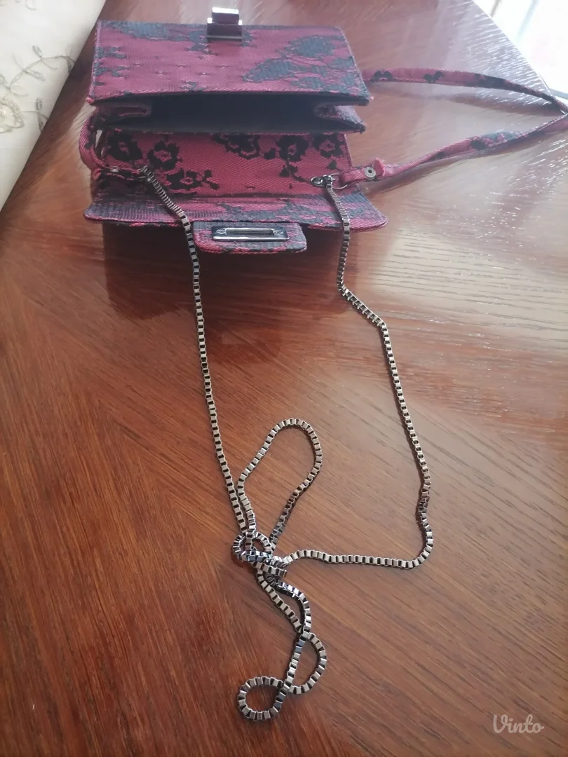 Zara bordo crna čipkasta tašnica kao nova