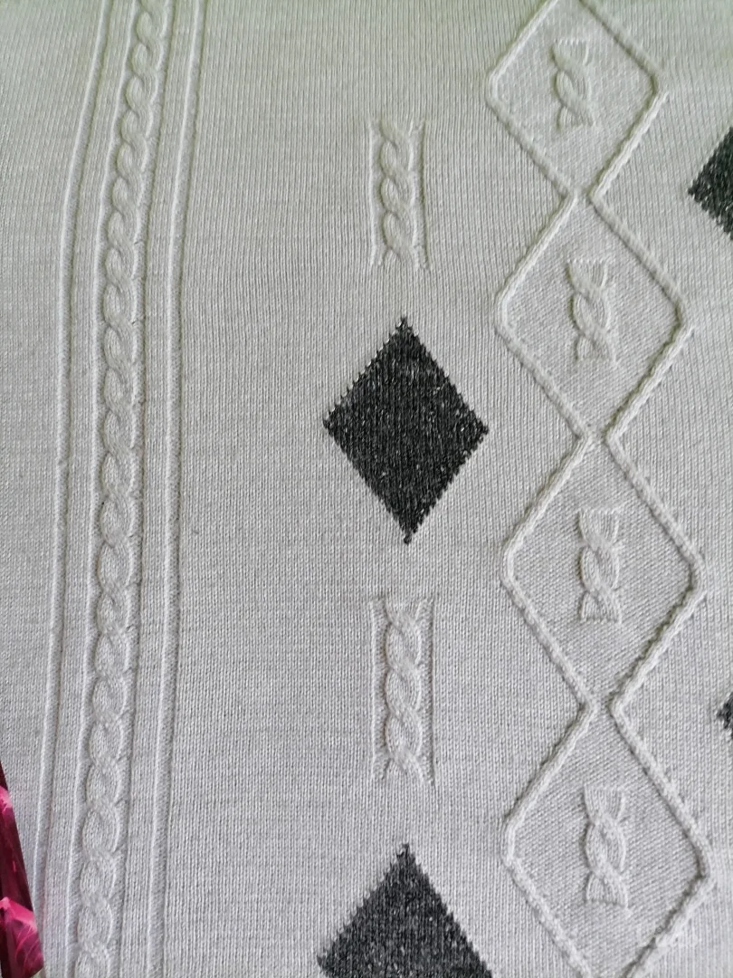 Zanimljiv sivi džemperiuć C&A