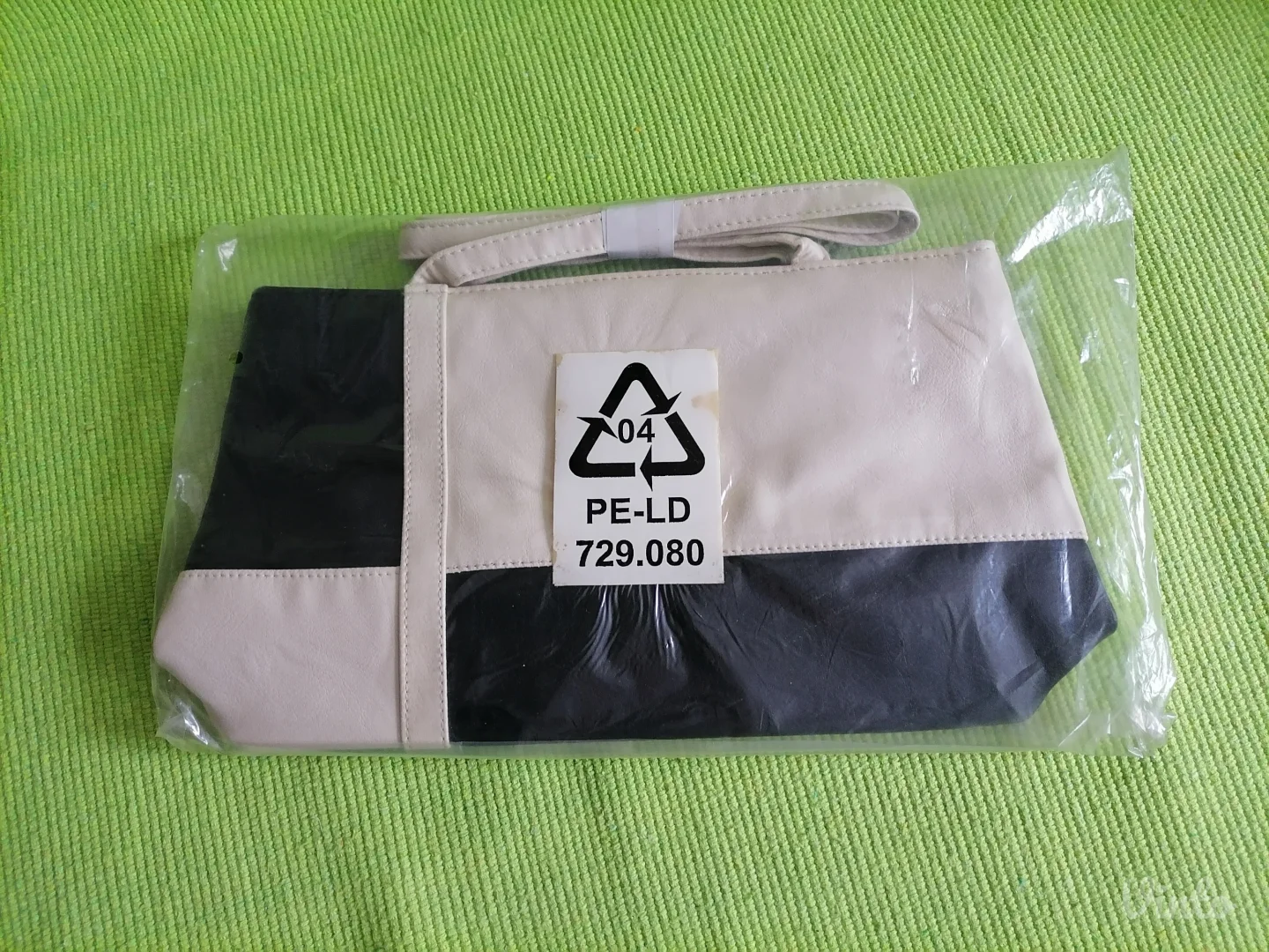 Nova crno-bela tašnica