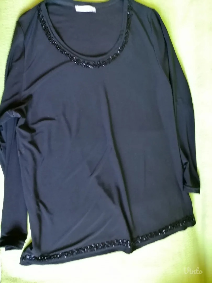 Nova svečanija crna bluza