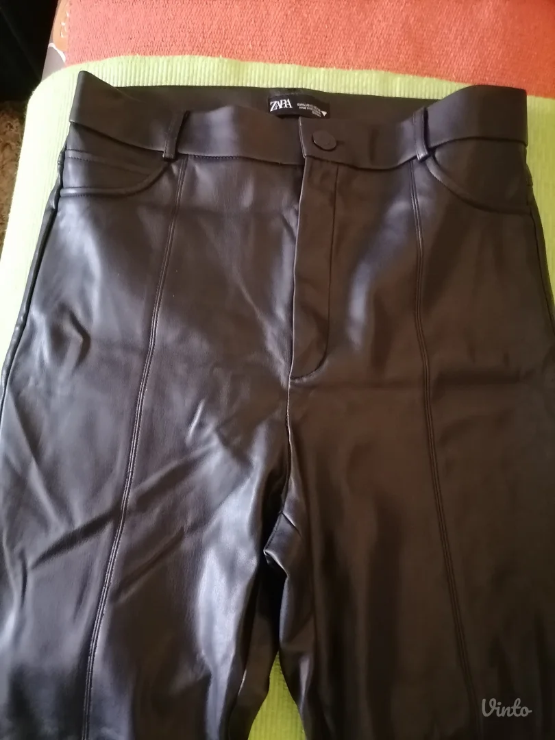 Nove crne pantalone od eko kože Zara  L