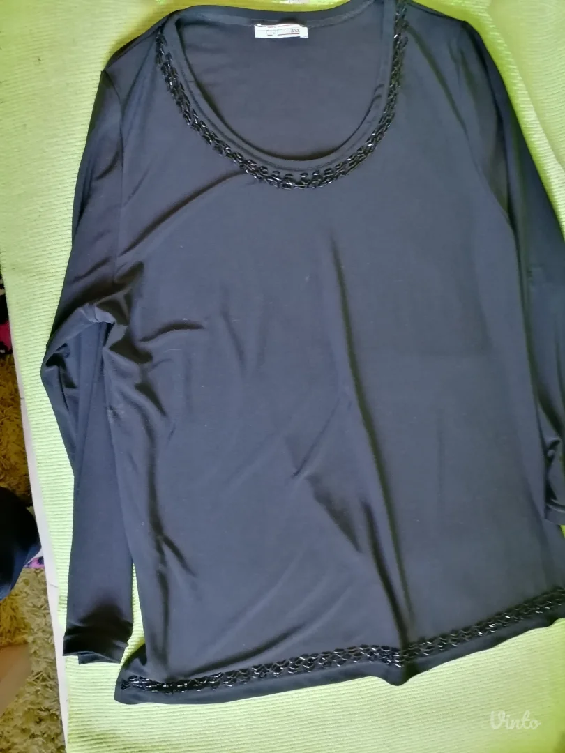 Nova svečanija crna bluza