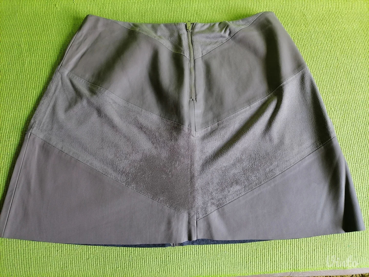 Siva suknjica od eko kože Zara  L