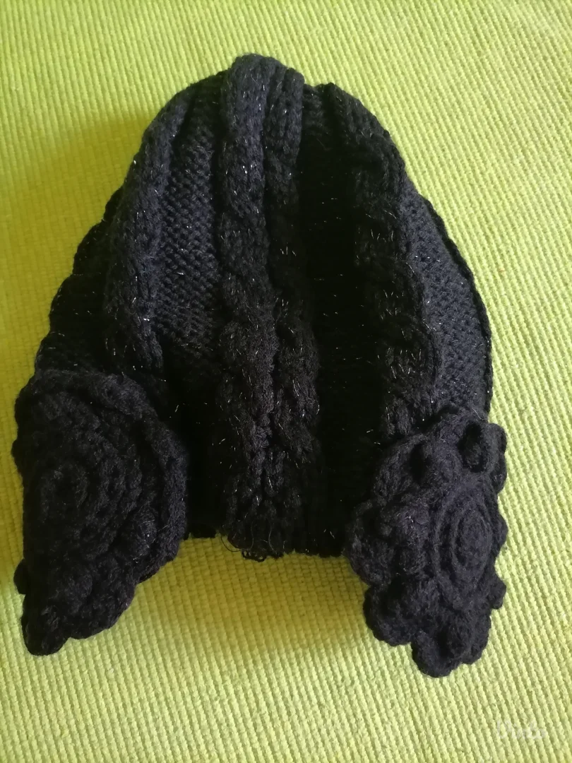 Nova crna zimska vunena kapa