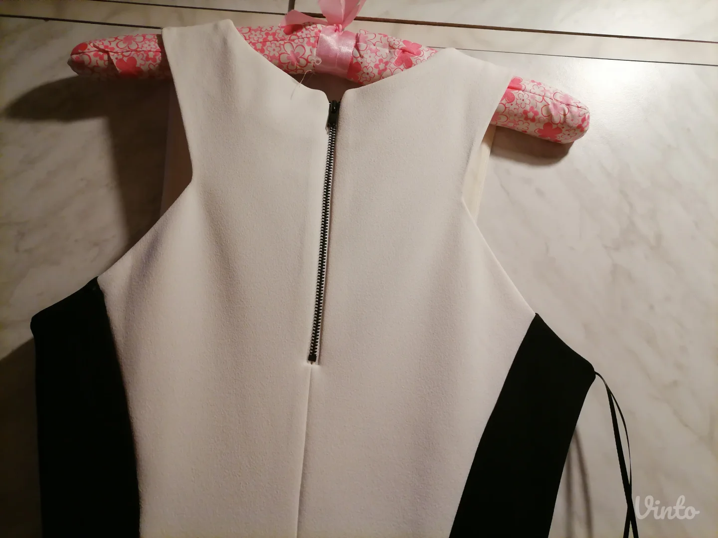 Nova sa etiketom haljinica MANGO  S