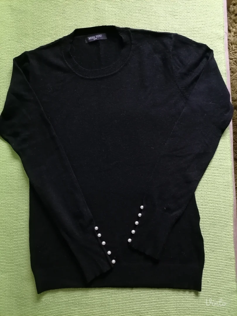 NOV crni džemperić S/M