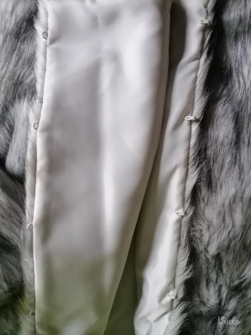 Bundica od veštačkog krzna Stradivarius  L