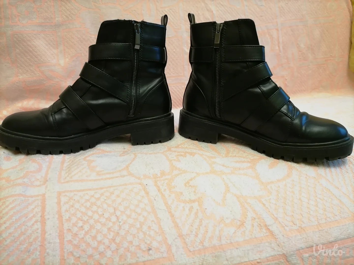 Crne čizmice Stradivarius 40