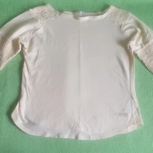 Svetlo žuta majica dug rukav